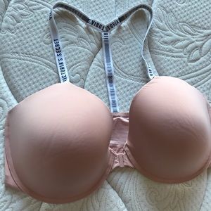 Victoria’s Secret front clasp bra